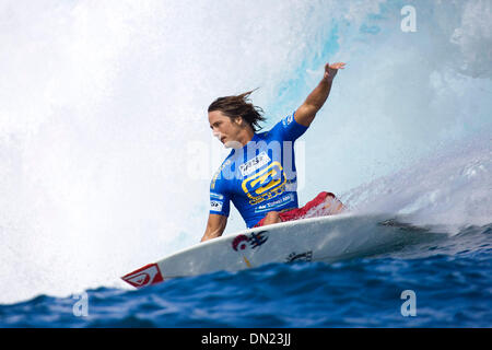 9. Mai 2006; Teahupoo, TAHITI; Wildcard Danny Fuller (Haw) (im Bild) erzielte ein sensationelles verärgert, wenn er weltweit die Nummer drei ASP schlagen Mick Fanning (Aus) in Runde eins der Billabong Pro Tahiti heute. Fuller geschrieben, eines der höheren Hitze-Ergebnisse des Tages, 16,34 (von 20 möglichen Punkten) um vorrücken, um drei, Runde umgeworfen, Fanning und Adriano De Souza (Brz), die Verlierer-Glanzlichter Stockfoto