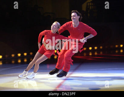 12. Mai 2006; Raleigh, NC, USA; TATIANA TOTMIANINA und MAZIM MARININ am RBC Center befindet sich in Raleigh als 2006 Champions on Ice hält in North Carolina. Obligatorische Credit: Foto von Jason Moore/ZUMA Press. (©) Copyright 2006 von Jason Moore Stockfoto