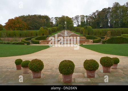 Springbrunnen Sie im Garten Alnwick, Northumberland, England, UK. Stockfoto