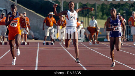 27. Mai 2006; Austin, TX, USA; Texas-Sprinter Marshevet Hooker zieht sich Schmerzen in den frühen gehen von der 100-Meter-Lauf Samstag im Mike Myers Stadium in Austin während der NCAA Mittelwesten regionalen Track Cahmpionships.  Obligatorische Credit: Foto von Tom Reel/San Antonio Express-News/ZUMA Press. (©) Copyright 2006 von San Antonio Express-News Stockfoto