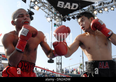 27. Mai 2006; Carson, Kalifornien, USA; Z GORES (schwarze Stämme) Niederlagen PEDRO MIRANDA. Obligatorische Credit: Foto von Rob DeLorenzo/ZUMA Press. (©) Copyright 2006 by Rob DeLorenzo Stockfoto