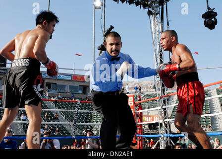 27. Mai 2006; Carson, Kalifornien, USA; Z GORES (schwarze Stämme) Niederlagen PEDRO MIRANDA. Obligatorische Credit: Foto von Rob DeLorenzo/ZUMA Press. (©) Copyright 2006 by Rob DeLorenzo Stockfoto