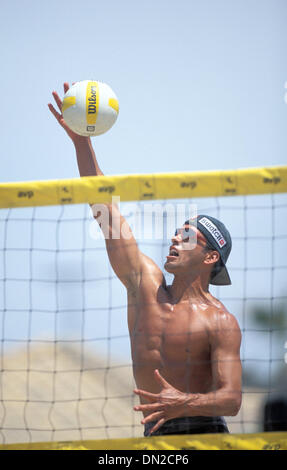 13. Juli 2006; Los Angeles, Kalifornien, USA; (Datei Foto. Unbekanntes Datum) ERIC FONOIMOANA bei einem AVP-professionelle Volleyball-Event. Obligatorische Credit: Foto von Wally Nell/ZUMA Press. (©) Copyright 2006 von Wally Nell Stockfoto