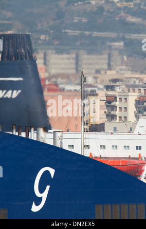 Trichter in Civitavecchia Fähre. Stockfoto