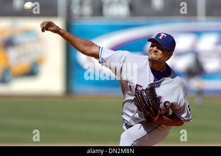 Sep 04, 2006; Oakland, Kalifornien, USA; Texas Rangers gewinnen Krug ROBINSON TEJEDA im McAfee Coliseum, Montag, 4. September 2006, in Oakland, Kalifornien. Die Rangers Beat der A 8-1 mit einem Tag der Arbeit-Publikum von 23.949.  Obligatorische Credit: Foto von Susan Tripp Pollard/Contra Costa Times / ZUMA Press. (©) Copyright 2006 von Contra Costa Times Stockfoto