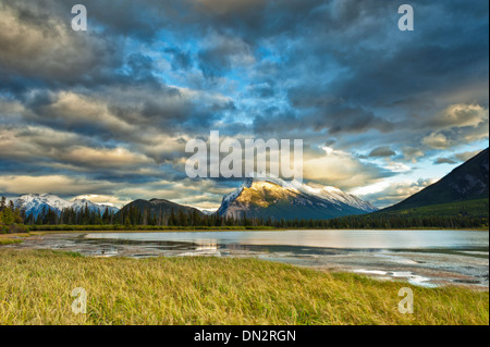 Sonnenuntergang über Vermilion Seen, Banff Nationalpark, Kanada Stockfoto