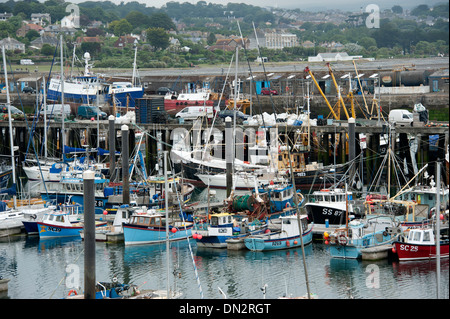 Fischerboote im Hafen Newlyn Cornwall Stockfoto