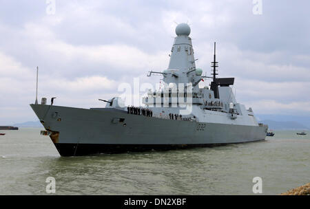 Hanoi. 18. Dezember 2013. Bild aufgenommen am 18. Dezember 2013 zeigt die britische Royal Navy Kriegsschiff am Tien Sa Seehafen Vietnams zentralen Da Nang Stadt gewagt. Die britische Royal Navy Kriegsschiff angedockt gewagte Tien Sa Seehafen Vietnams zentralen Da Nang Stadt am Mittwoch für eine viertägige Anlaufhafen. © VNA/Xinhua/Alamy Live-Nachrichten Stockfoto