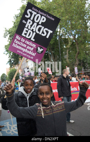 Unite Against Fascism Demonstration gegen die EDL auf Whitechapel im Osten Londons. Stockfoto