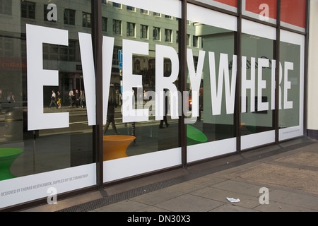 Das Wort überall auf ein Schaufenster im Zentrum von London. Stockfoto