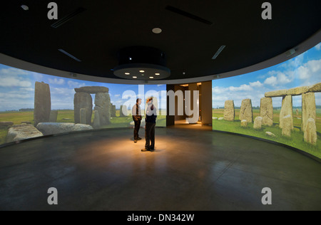 Die neue Stonehenge Visitor Centre, Amesbury, Wiltshire, UK, in dem die Erholung von einem Skelett ausgegraben. Stockfoto