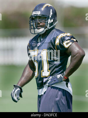 3. Juli 2006; San Diego, CA, USA; Ladegerät Linebacker TIM DOBBINS. Obligatorische Credit: Foto von Scott Linnett/SDU-T/ZUMA Press. (©) Copyright 2006 by SDU-T Stockfoto