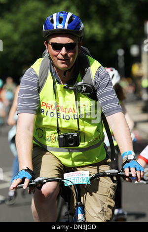Die aufsichtsrechtlichen RideLondon FreeCycle auf dem Damm. Stockfoto