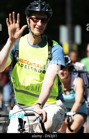 Die aufsichtsrechtlichen RideLondon FreeCycle auf dem Damm. Stockfoto
