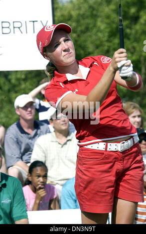 27. August 2006; Raleigh, NC, USA; 13-Year-Old Golf Prodigy DAKODA DOWD hat einen Auftritt bei der 2006 Jimmy V Celebrity Golf Classic, die im Prestonwood Country Club befindet sich in Cary stattfand. Jimmy Valvano Foundation hat über 12 Millionen Dollar um Krebsforschung profitieren zu helfen. Trainer Jim Valvano starb 1993 an Krebs und wurde der Kopf Basketballtrainer bei Nord C Stockfoto