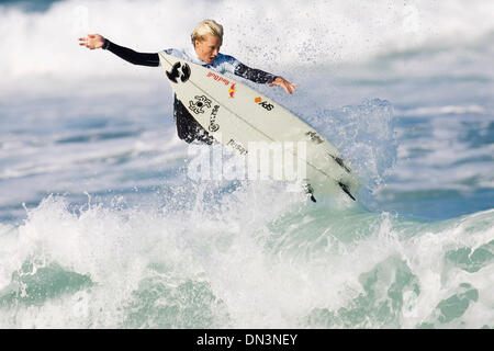 Sep 01, 2006; Hossegor, Westküste, Südfrankreich; Surfen: KEALA KENNELLY (Kauai, Haw) gewann heute ihr Runde eine Wärme vor Layne Beachley (Aus) und Serena Brooke (Aus) an die Rip Curl Pro Mademoiselle in Seignosse, Frankreich. Kennelly erweitert um drei, Runde umgeworfen Brooke in die Hoffnungsrunde. Die Rip Curl Pro Mademosielle fünften von acht Stationen auf der ASP Women World Tour ist ein Stockfoto