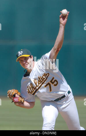 Sep 04, 2006; Oakland, Kalifornien, USA; Oakland A's Pitcher BARRY ZITO kämpfte gegen die Texas Rangers im McAfee Coliseum, Montag, 4. September 2006, in Oakland, Kalifornien. Rangers-Beat der A 8-1 mit einem Tag der Arbeit Publikum von 23.949 obligatorisch Credit: Foto von Susan Tripp Pollard/Contra Costa Times / ZUMA Press. (©) Copyright 2006 von Contra Costa Times Stockfoto