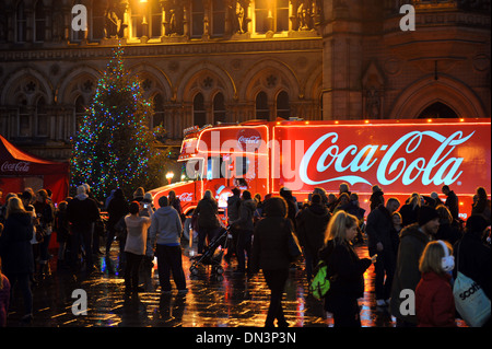 Der Coca Cola Truck auf Tour durch Großbritannien, in Bradford, West Yorkshire Stockfoto