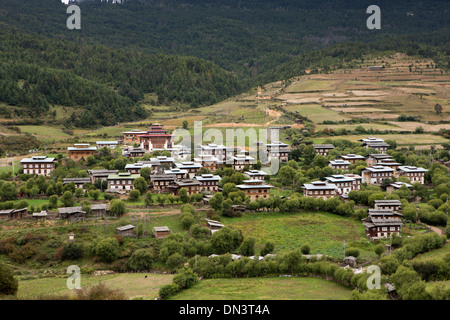 Ost Bhutan, Ura Dorf Häuser eng gruppiert um den Lhakang Tempel Stockfoto