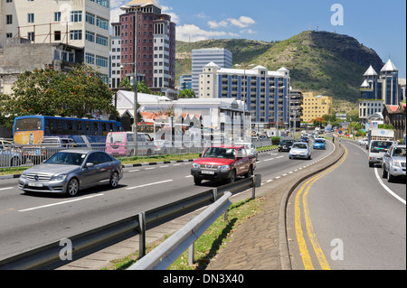 Die Autobahn (M2) durch Caudan Waterfront in Port Louis, Mauritius. Stockfoto