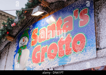 Melden Sie für Santas Grotte Stockfoto