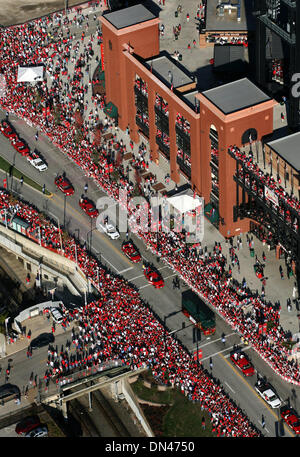 29. Oktober 2006 fand statt - St. Louis, MI, USA - A Celebration in der Innenstadt von St. Louis Sonntag für die 2006 World Series gewinnen St. Louis Cardinals. (Kredit-Bild: © Karen Elshout/St. Louis Post Dispach/ZUMA Press) Einschränkungen: Belleville, Alton, Edwardsvile, Moline, Rock Island (Abb) und Boulevardpresse alle aus! Stockfoto