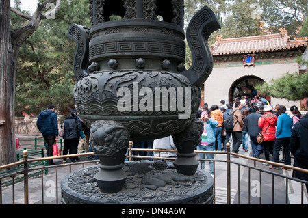 Weihrauch-Brenner in der verbotenen Stadt, Peking, China Stockfoto