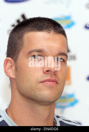 1. August 2006; Beverly Hills, CA, USA; Deutsche Mittelfeldspieler MICHAEL BALLCK auf einer Pressekonferenz in Beverly Hills zu reden, dem Eintritt der Chelsea Football Club. FC Chelsea sind in Süd-Kalifornien für Trainingslager vor der Überschrift nach Chicago, um in der Major League Soccer All-Star-Team am 5. August nehmen. Obligatorische Credit: Foto von Marianna Day Massey/ZUMA Press. (©) Copyright 20 Stockfoto