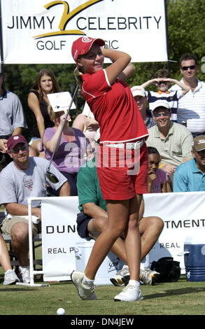 27. August 2006; Raleigh, NC, USA; 13-Year-Old Golf Prodigy DAKODA DOWD hat einen Auftritt bei der 2006 Jimmy V Celebrity Golf Classic, die im Prestonwood Country Club befindet sich in Cary stattfand. Jimmy Valvano Foundation hat über 12 Millionen Dollar um Krebsforschung profitieren zu helfen. Trainer Jim Valvano starb 1993 an Krebs und wurde der Kopf Basketballtrainer bei Nord C Stockfoto