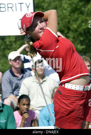 27. August 2006; Raleigh, NC, USA; 13-Year-Old Golf Prodigy DAKODA DOWD hat einen Auftritt bei der 2006 Jimmy V Celebrity Golf Classic, die im Prestonwood Country Club befindet sich in Cary stattfand. Jimmy Valvano Foundation hat über 12 Millionen Dollar um Krebsforschung profitieren zu helfen. Trainer Jim Valvano starb 1993 an Krebs und wurde der Kopf Basketballtrainer bei Nord C Stockfoto