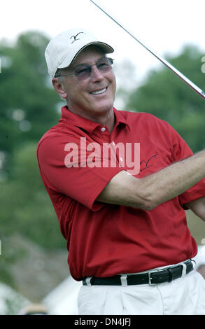 27. August 2006; Raleigh, NC, USA; Ehemaliger NFL Football Spieler JOHN MACKOVIC hat einen Auftritt bei der 2006 Jimmy V Celebrity Golf Classic, die im Prestonwood Country Club befindet sich in Cary stattfand. Jimmy Valvano Foundation hat über 12 Millionen Dollar um Krebsforschung profitieren zu helfen. Trainer Jim Valvano starb 1993 an Krebs und wurde der Kopf Basketballtrainer ohne Stockfoto