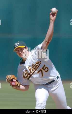 Sep 04, 2006; Oakland, Kalifornien, USA; Oakland A's Pitcher BARRY ZITO kämpfte gegen die Texas Rangers im McAfee Coliseum, Montag, 4. September 2006, in Oakland, Kalifornien. Rangers-Beat der A 8-1 mit einem Tag der Arbeit Publikum von 23.949 obligatorisch Credit: Foto von Susan Tripp Pollard/Contra Costa Times / ZUMA Press. (©) Copyright 2006 von Contra Costa Times Stockfoto