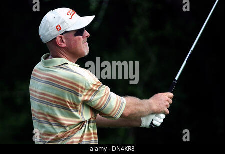 Sep 22, 2006; San Antonio, TX, USA; Frank Lickliter folgt seinen Abschlag auf dem Grün um 13 Uhr Freitag in der zweiten Runde bei den Valero Texas Open abgeschossen. Obligatorische Credit: Foto von Tom Reel/San Antonio Express-News/ZUMA Press. (©) Copyright 2006 von San Antonio Express-News Stockfoto