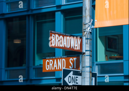 Straßenschild Broadway und Grand Street New York City Stockfoto