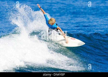 18. November 2006; Haleiwa, Hawaii, USA; Vans Triple Crown of Surfing, Oahu, Hawaii. Der OP Pro Stern sechs Association of Surfing Professionals (ASP) World Qualifying Series (WQS) Ereignis, Alii Beach Park, Haleiwa, Oahu, Hawaii, November 12-22-2006. Bild: Vierzehn Jahre alten Surfen Sensation war JOHN JOHN FLORENCE (North Shore), die jüngsten Surfer in der OP Pro ein enttäuschendes Runde o Stockfoto