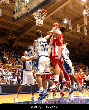 25. November 2006; Durham, NC, USA; Die Duke University Blue Devils Basketball team gegen Davidson College, wie sie bei Cameron Indoor Stadium gespielt. Herzog Niederlagen Davidson 75-47. Obligatorische Credit: Foto von Jason Moore/ZUMA Press. (©) Copyright 2006 von Jason Moore Stockfoto