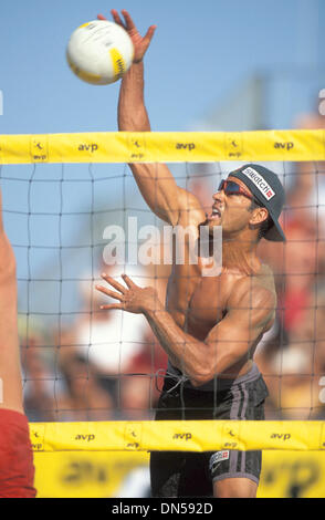 13. Juli 2006; Los Angeles, Kalifornien, USA; (Datei Foto. Unbekanntes Datum) ERIC FONOIMOANA bei einem AVP-professionelle Volleyball-Event. Obligatorische Credit: Foto von Wally Nell/ZUMA Press. (©) Copyright 2006 von Wally Nell Stockfoto