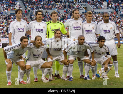 9. August 2006; Seattle, WA, USA; Real Madrid-Team-Mitglieder stellen sich vor ihrer Ausstellung Fußballspiel gegen D.C. United. Obligatorische Credit: Foto von Richard Clement/ZUMA Press. (©) Copyright 2006 von Richard Clement Stockfoto