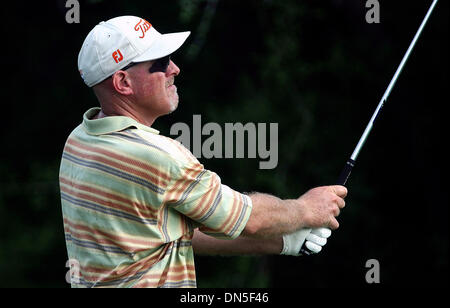 Sep 22, 2006; San Antonio, TX, USA; Frank Lickliter folgt seinen Abschlag auf dem Grün um 13 Uhr Freitag in der zweiten Runde bei den Valero Texas Open abgeschossen. Obligatorische Credit: Foto von Tom Reel/San Antonio Express-News/ZUMA Press. (©) Copyright 2006 von San Antonio Express-News Stockfoto