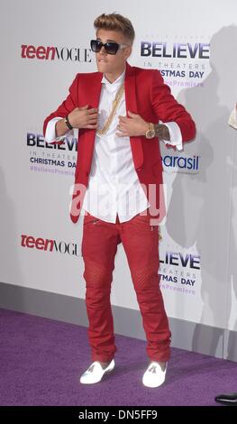 Los Angeles, Kalifornien, USA. 18. Dezember 2013. Justin Bieber kommt bei der Premiere für "Believe" in Los Angeles, CA 18. Dezember 2013 Credit: Sydney Alford/Alamy Live News Stockfoto
