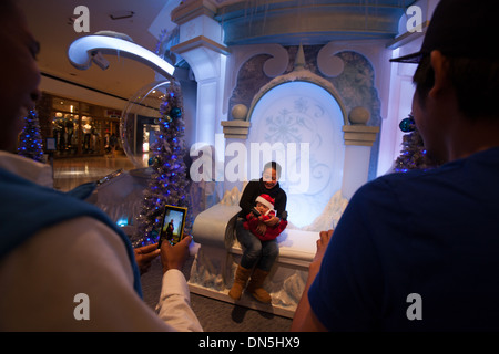 Der Eis-Palast-Weihnachten anzeigen im Beverly Center in Los Angeles, CA Stockfoto