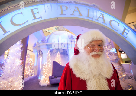 Der Eis-Palast-Weihnachten anzeigen im Beverly Center in Los Angeles, CA Stockfoto