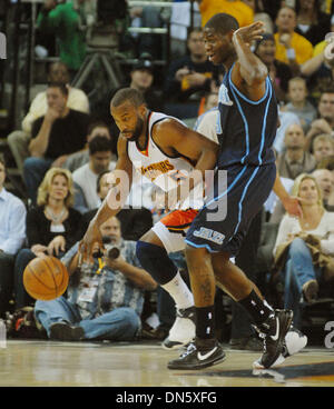 Golden State Warriors Baron Davis läuft in Ronnie Brewer von den Utah Jazz im 1. Quartal ihres Spiels in Oracle Arena in Oakland Kalifornien Dienstag, 30. Oktober 2007. (Bob Larson/Contra Costa Times / ZUMA Press) Stockfoto