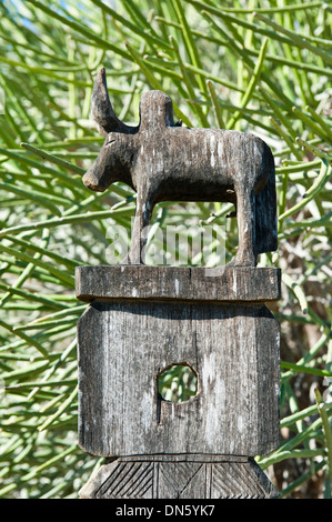 Totem geschnitzt aus Holz, Bull, Arboretum von Tulear oder Toliara, Madagaskar Stockfoto