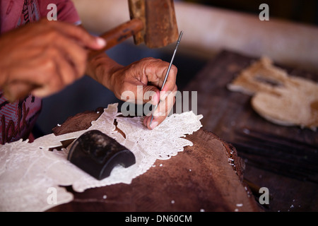 Künstler bei der Arbeit, Ubud, Bali, Indonesien Stockfoto