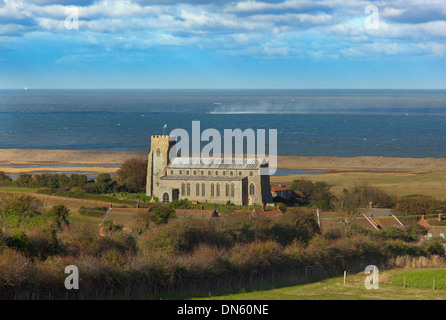 Salthouse Kirche und die North Norfolk Küste von Salthouse Heide Herbst Stockfoto