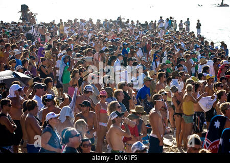 24. Februar 2009 - Ort Coolangatta, Queensland, Australien - Quiksilver Pro 2009, Einnahme von 27. Februar bis 11. März. Datei: 2. März 2008. Menge an der Quiksilver Pro Gold Coast bei Snapper Rocks, Coolangatta, Queensland, Australien. (Kredit-Bild: © Joli/A-Frame/ZUMAPRESS.com) Stockfoto