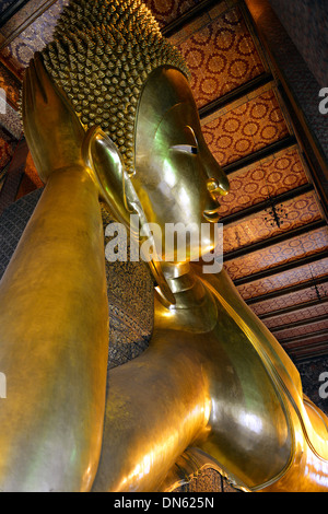 Statue des liegenden Buddha Tempel Wat Pho, Bangkok, Thailand Stockfoto