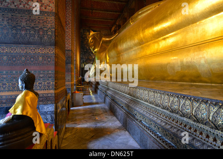 Statue des liegenden Buddha Tempel Wat Pho, Bangkok, Thailand Stockfoto