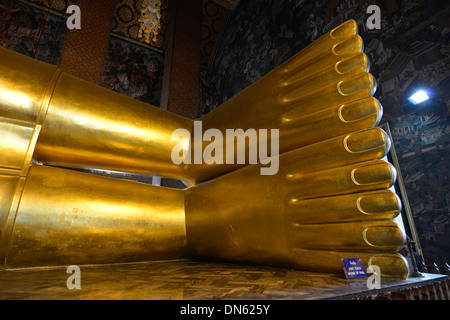 Füßen der Statue des liegenden Buddha Tempel Wat Pho, Bangkok, Thailand Stockfoto